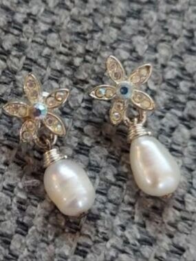 Floral Crystal Pearl Drop Earrings - White